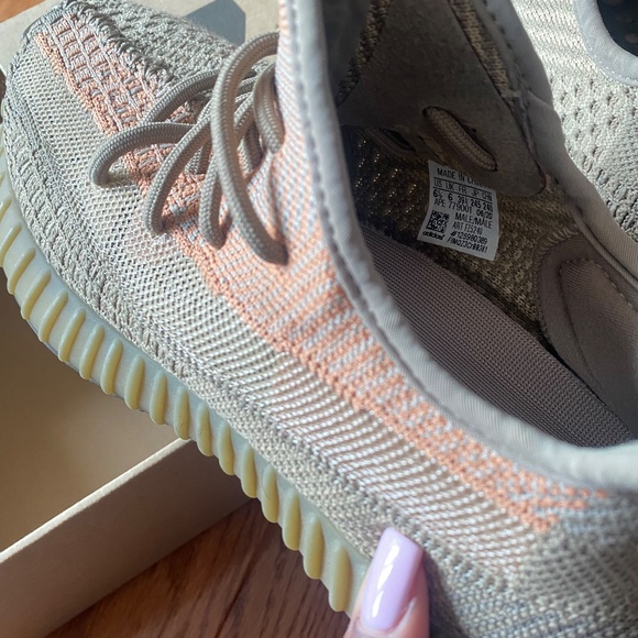 Yeezy 350 v2 sand taupe - Picture 3 of 6